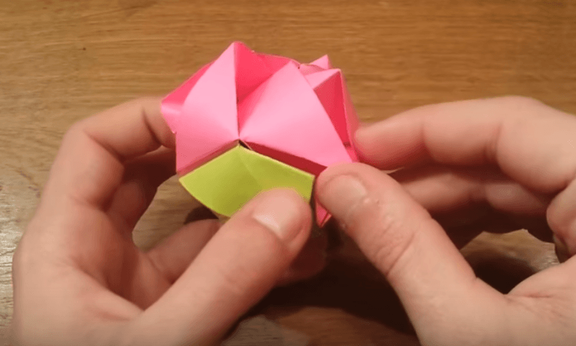 Cubo rosa Origami